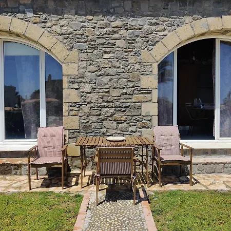 Kiotari Stone House * Γεννάδι
